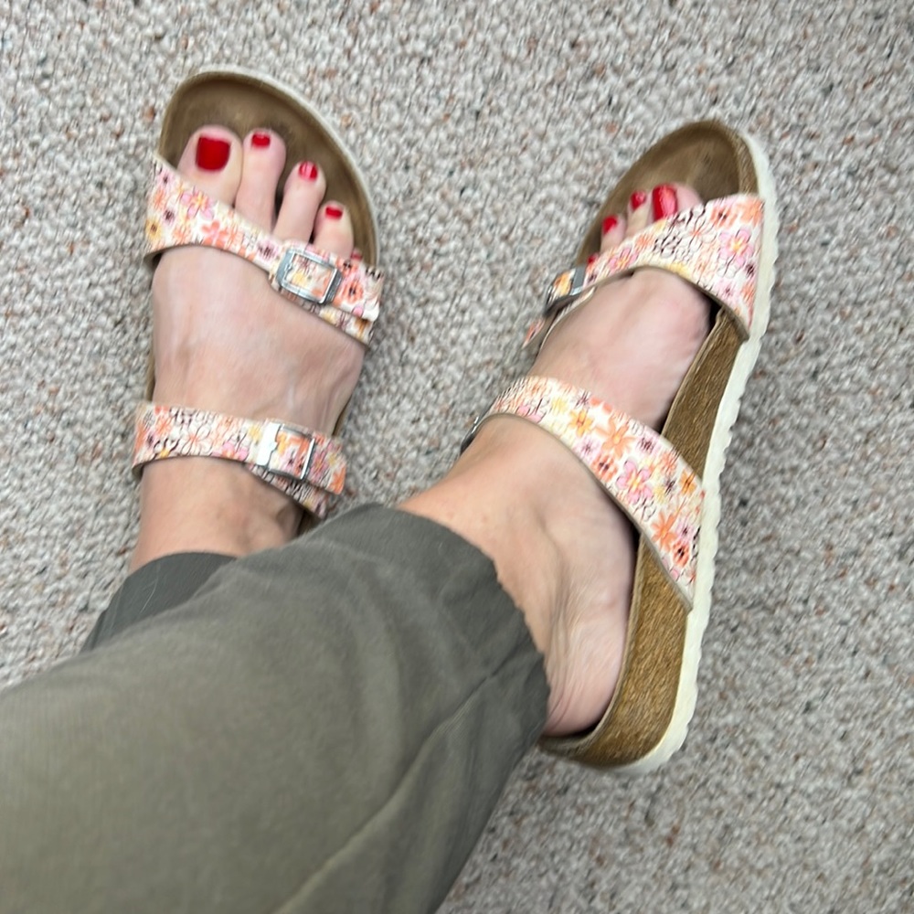Birki’s by Birkenstock 2 strap Arizona style sandals.  Sz 8 39